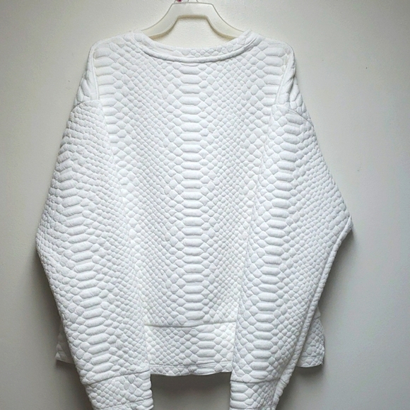 Shape Over/Under White Sweatshirt - Picture 5 of 7
